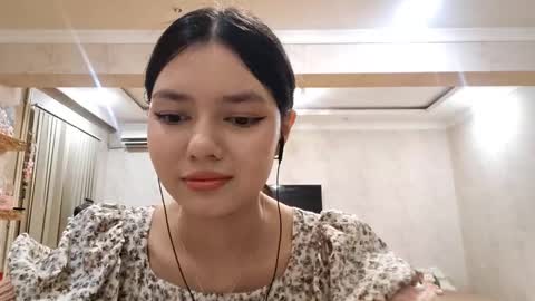 Snapshot of helgakraszewski chatting on 11-11-25, 03:34 Alice online show from 11-11-25, 03:34