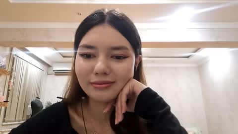 Snapshot of helgakraszewski chatting on 11-13-25, 03:33 Alice online show from 11-13-25, 03:33