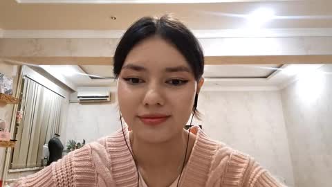 Snapshot of helgakraszewski chatting on 11-14-25, 03:33 Alice online show from 11-14-25, 03:33