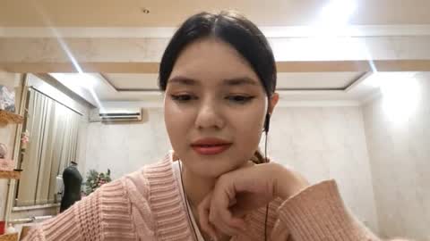 Snapshot of helgakraszewski chatting on 11-15-25, 03:52 Alice online show from 11-15-25, 03:52