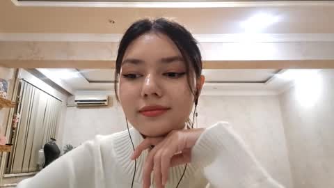 Snapshot of helgakraszewski chatting on 11-18-25, 03:49 Alice online show from 11-18-25, 03:49