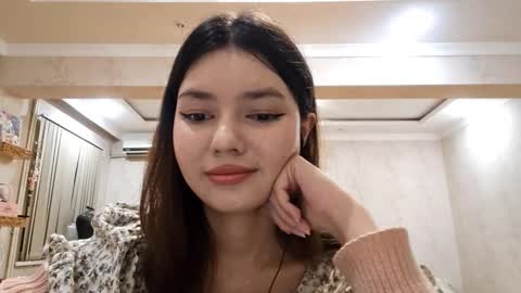 Snapshot of helgakraszewski chatting on 11-21-25, 04:16 Alice online show from 11-21-25, 04:16