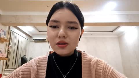 Snapshot of helgakraszewski chatting on 11-22-25, 03:55 Alice online show from 11-22-25, 03:55