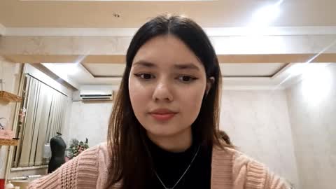 Snapshot of helgakraszewski chatting on 11-23-25, 03:45 Alice online show from 11-23-25, 03:45