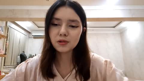 Snapshot of helgakraszewski chatting on 11-29-25, 03:48 Alice online show from 11-29-25, 03:48