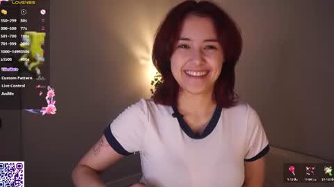 Snapshot of helgamartin chatting on 07-19-26, 06:33 Aurora online show from 07-19-26, 06:33