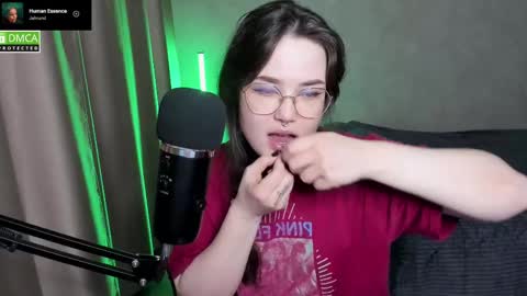 Red online show from 03-10-25, 06:56