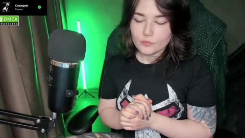 Red online show from 04-27-26, 07:34