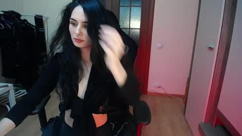 Snapshot of hella_helen chatting on 05-18-26, 07:09 Helen online show from 05-18-26, 07:09