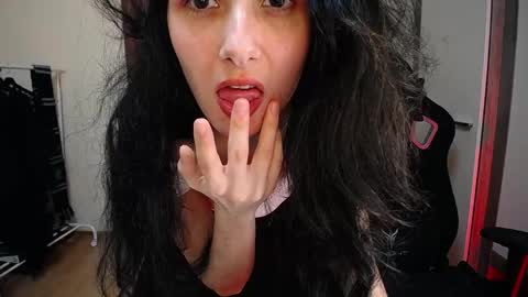 Snapshot of hella_helen chatting on 05-21-26, 09:33 Helen online show from 05-21-26, 09:33