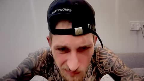 Snapshot of hellacozy chatting on 04-17-26, 01:47 hellacozy online show from 04-17-26, 01:47