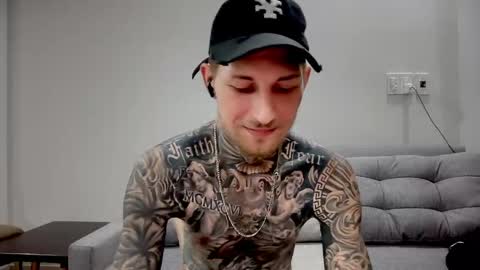 Snapshot of hellacozy chatting on 04-20-26, 11:46 hellacozy online show from 04-20-26, 11:46