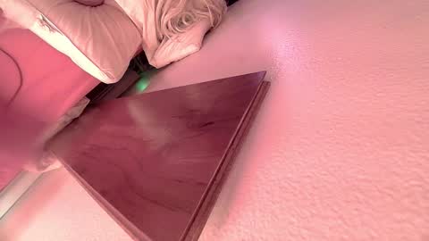 Snapshot of hellboy29ts chatting on 12-03-25, 09:29 Roxanne online show from 12-03-25, 09:29