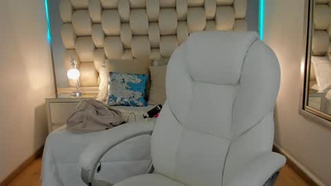 hellen_amazing online show from 01-25-25, 05:18