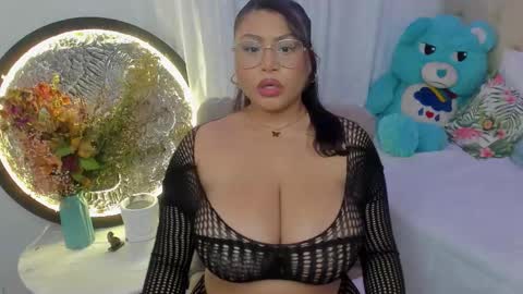 Snapshot of hellenamazing chatting on 03-10-26, 04:28 hellenamazing online show from 03-10-26, 04:28