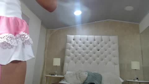 Snapshot of hellenmoore_x chatting on 06-22-26, 08:39 Hellen online show from 06-22-26, 08:39