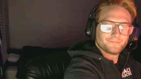 hello672919 online show from 04-28-26, 06:51