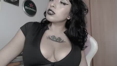 Snapshot of hello_demonkitty chatting on 07-15-26, 05:07 SIMONA online show from 07-15-26, 05:07