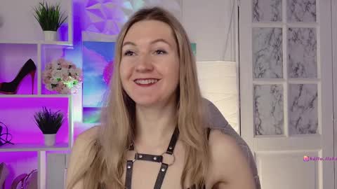 Snapshot of hello_lisha chatting on 01-28-25, 08:04 Alisia Monday to Friday from 10 am to 4 pm GMT 2 online show from 01-28-25, 08:04