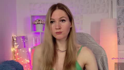 Snapshot of hello_lisha chatting on 03-05-25, 09:05 Alisia Monday to Friday from 10 am to 4 pm GMT 2 online show from 03-05-25, 09:05