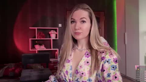 Alisia  Monday to Friday from 10 am to 4 pm GMT 2 online show from 11-01-25, 08:16