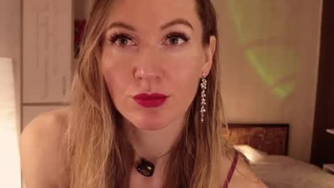 Snapshot of hello_lisha chatting on 07-06-26, 09:17 Alisia Monday to Friday from 10 am to 4 pm GMT 2 online show from 07-06-26, 09:17