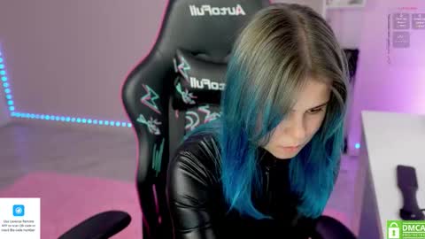 Snapshot of hellokittyalice chatting on 09-30-25, 02:11 Alice online show from 09-30-25, 02:11