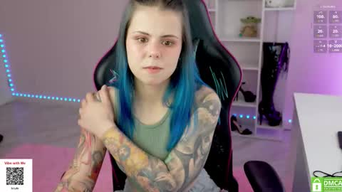 Snapshot of hellokittyalice chatting on 11-13-25, 10:58 Alice online show from 11-13-25, 10:58