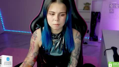 Snapshot of hellokittyalice chatting on 11-14-25, 01:43 Alice online show from 11-14-25, 01:43