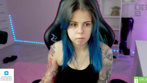 Snapshot of hellokittyalice chatting on 11-18-25, 10:52 Alice online show from 11-18-25, 10:52