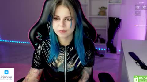 Snapshot of hellokittyalice chatting on 11-22-25, 02:05 Alice online show from 11-22-25, 02:05