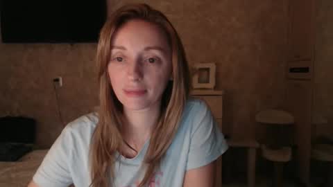 Snapshot of hellokittykaty chatting on 12-23-25, 06:00 Victory online show from 12-23-25, 06:00