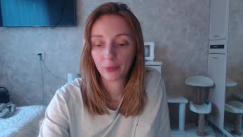 Snapshot of hellokittykaty chatting on 02-17-26, 06:21 Victory online show from 02-17-26, 06:21