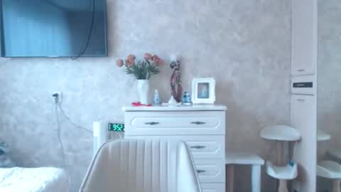 Snapshot of hellokittykaty chatting on 02-19-26, 06:53 Victory online show from 02-19-26, 06:53