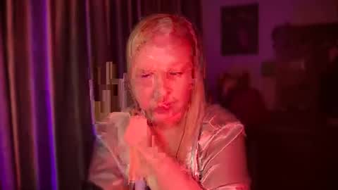 Snapshot of hellyriddle chatting on 04-09-26, 06:02 DeleteyourSadness online show from 04-09-26, 06:02