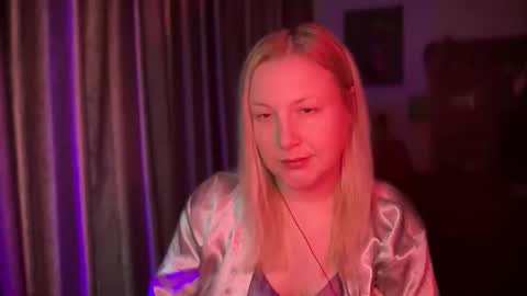 Snapshot of hellyriddle chatting on 04-09-26, 06:19 DeleteyourSadness online show from 04-09-26, 06:19