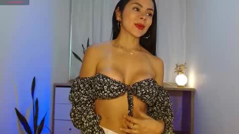 Snapshot of hema_gold chatting on 09-17-25, 05:25 HEMA online show from 09-17-25, 05:25