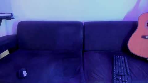 henrik_senn online show from 11-19-25, 03:06