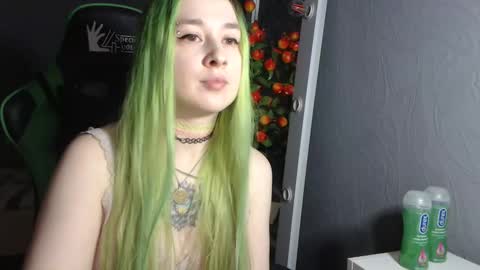 Snapshot of hentaishiing chatting on 12-16-24, 04:38 Hentaishiing online show from 12-16-24, 04:38