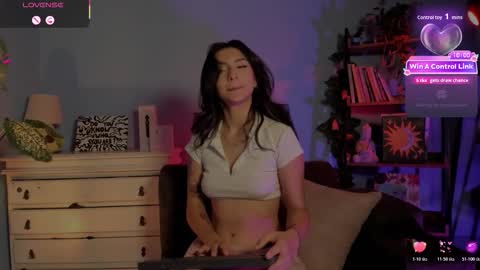 Hello I am Valentina independent Colombian model I love sensuality and pleasure welcome online show from 02-27-26, 05:40