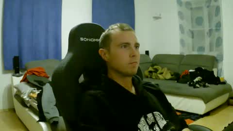 Snapshot of herbstenden chatting on 05-01-26, 08:35 John Pearl online show from 05-01-26, 08:35