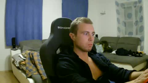 Snapshot of herbstenden chatting on 05-20-26, 08:37 John Pearl online show from 05-20-26, 08:37
