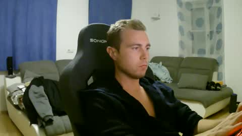 Snapshot of herbstenden chatting on 05-23-26, 08:02 John Pearl online show from 05-23-26, 08:02
