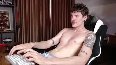 Snapshot of hercules__ chatting on 12-17-25, 01:44 Gregblonde Alextattoo online show from 12-17-25, 01:44