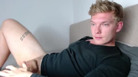 Snapshot of hercules__ chatting on 12-17-25, 04:57 Gregblonde Alextattoo online show from 12-17-25, 04:57