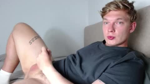 Snapshot of hercules__ chatting on 01-17-26, 07:06 Gregblonde Alextattoo online show from 01-17-26, 07:06