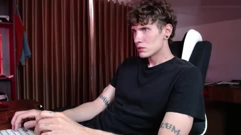 Snapshot of hercules__ chatting on 02-04-26, 01:44 Gregblonde Alextattoo online show from 02-04-26, 01:44