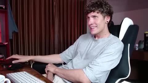 Snapshot of hercules__ chatting on 02-07-26, 01:53 Gregblonde Alextattoo online show from 02-07-26, 01:53