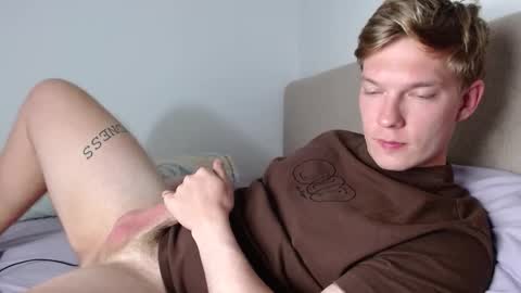 Snapshot of hercules__ chatting on 02-11-26, 02:55 Gregblonde Alextattoo online show from 02-11-26, 02:55