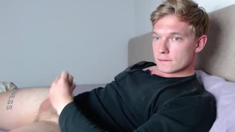 Snapshot of hercules__ chatting on 02-13-26, 05:42 Gregblonde Alextattoo online show from 02-13-26, 05:42